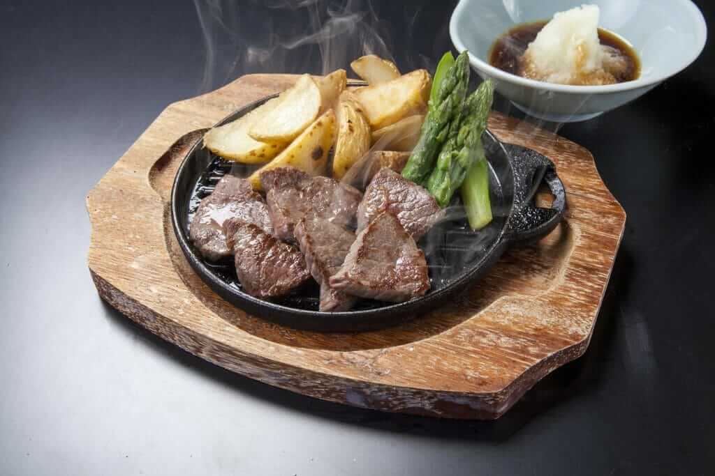 あかうしのハラミカットステーキ　960円