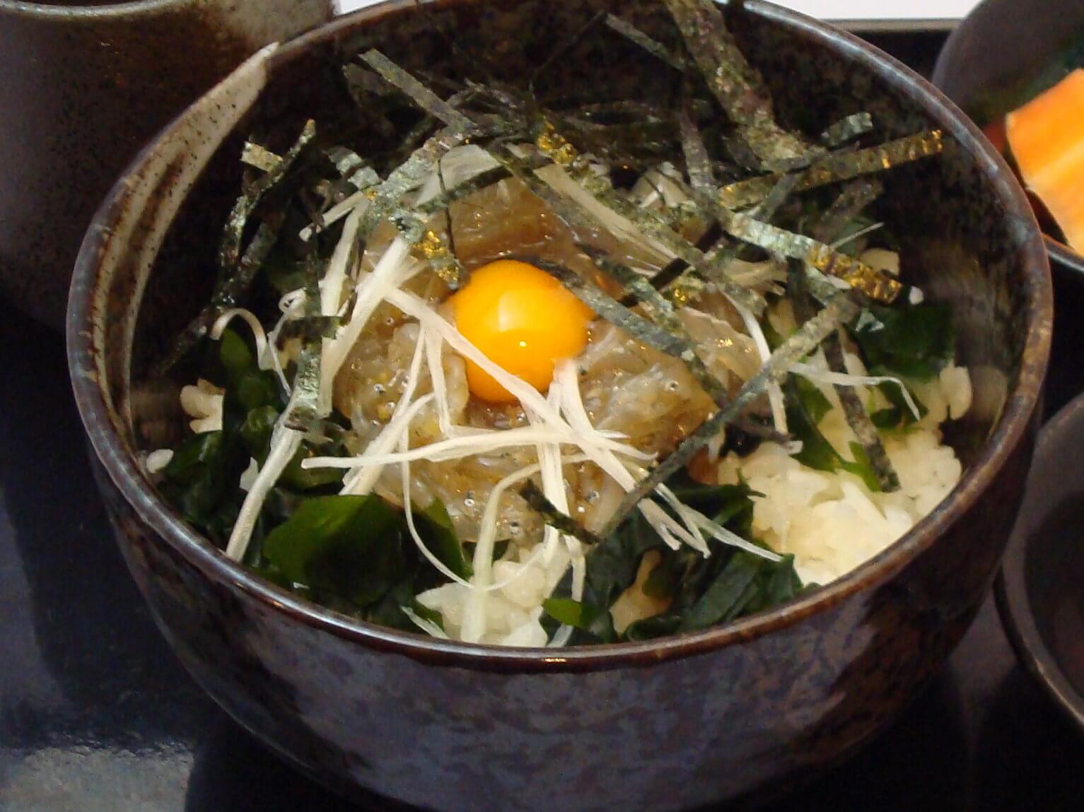 生しらすごはん　630円