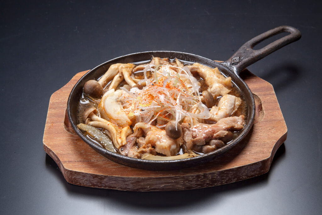 ピリ辛土佐ジロー鉄板焼　860円